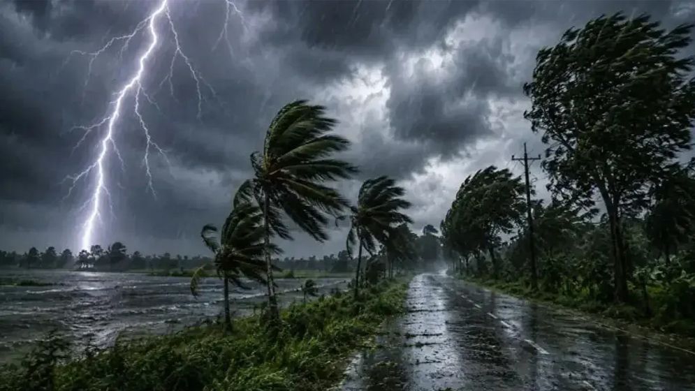 দুপুরের মধ্যে ৮ অঞ্চলে ৬০ কিলোমিটার বেগে ঝড়ের আভাস